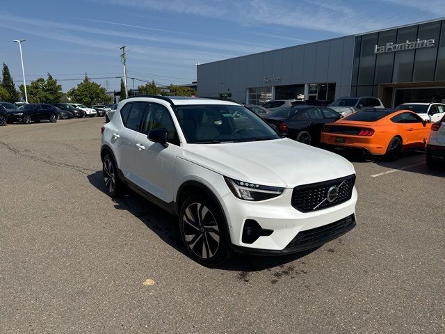 2024 Volvo XC40 Plus Dark Theme