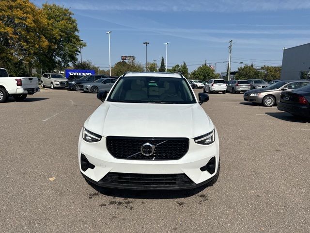 2024 Volvo XC40 Plus Dark Theme