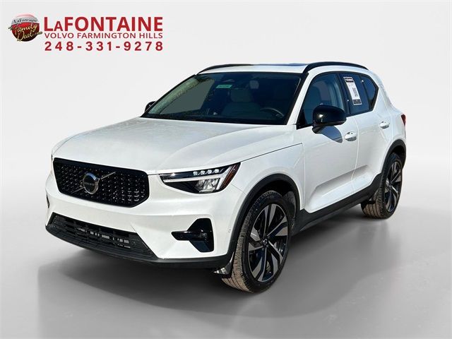 2024 Volvo XC40 Plus Dark Theme