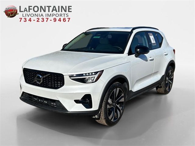 2024 Volvo XC40 Plus Dark Theme