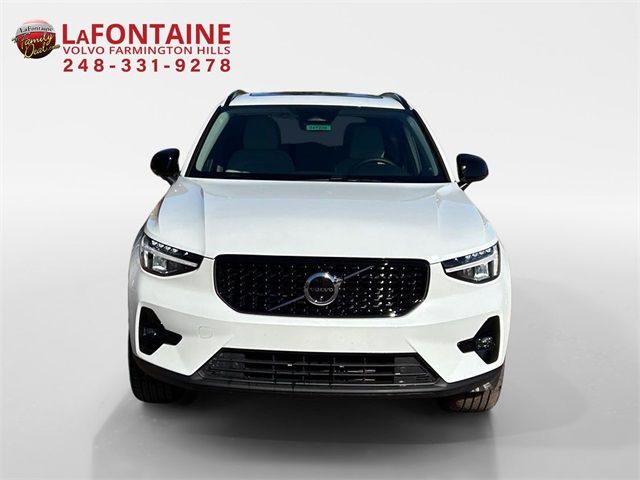 2024 Volvo XC40 Plus Dark Theme