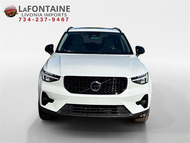 2024 Volvo XC40 Plus Dark Theme