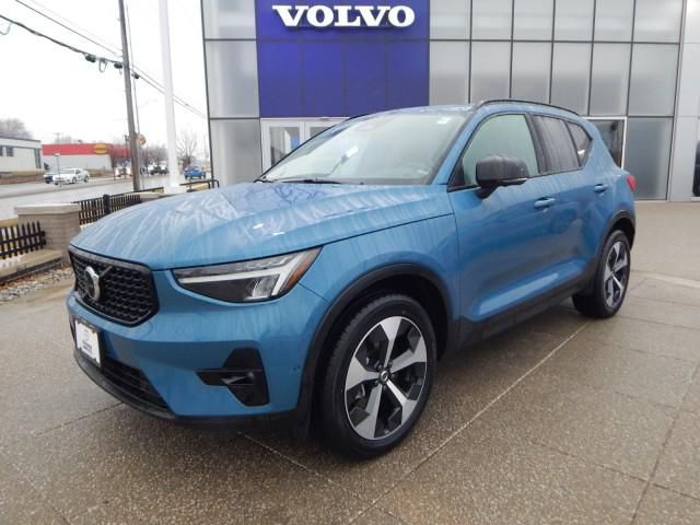 2024 Volvo XC40 Plus Dark Theme