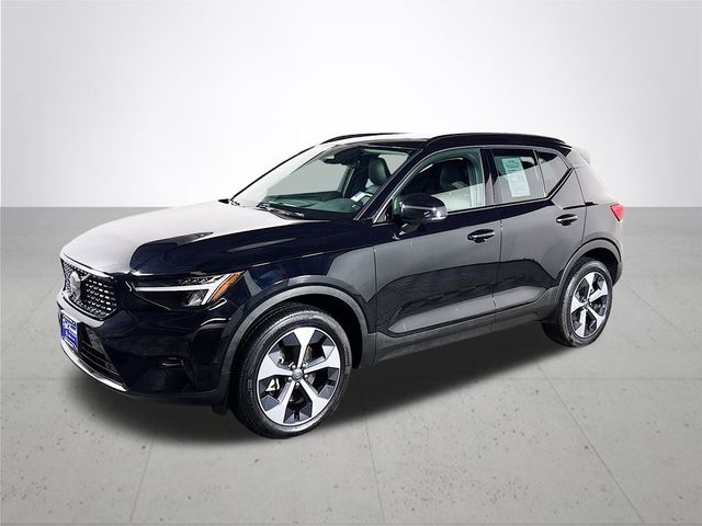 2024 Volvo XC40 Plus Dark Theme