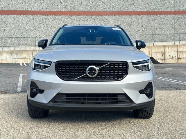 2024 Volvo XC40 Plus Dark Theme