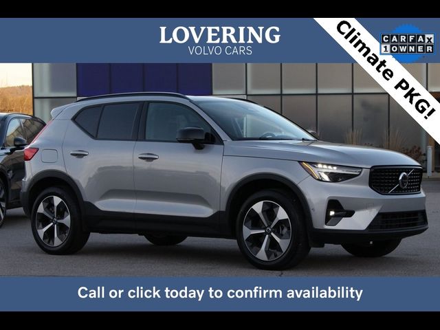 2024 Volvo XC40 Plus Dark Theme