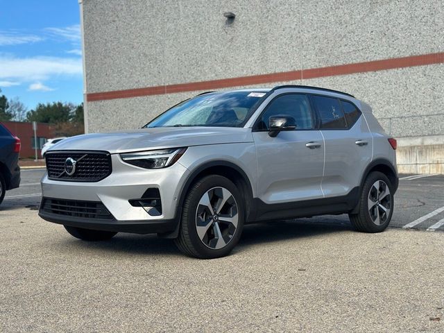 2024 Volvo XC40 Plus Dark Theme