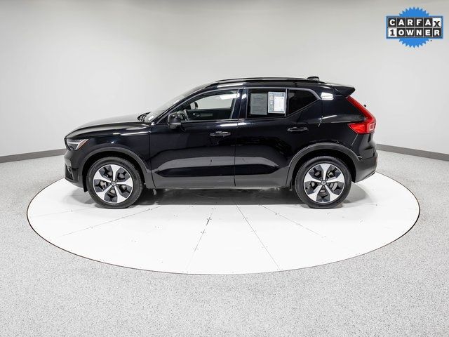 2024 Volvo XC40 Plus Dark Theme