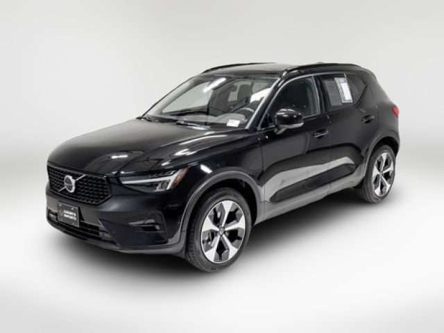 2024 Volvo XC40 Plus Dark Theme