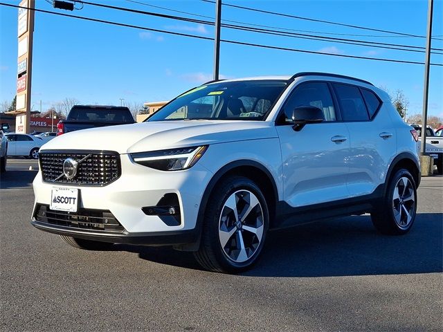 2024 Volvo XC40 Plus Dark Theme