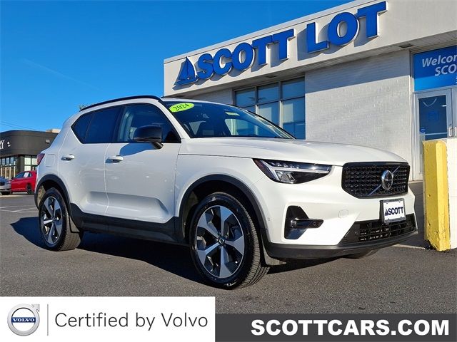 2024 Volvo XC40 Plus Dark Theme