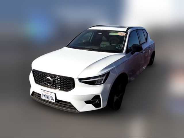 2024 Volvo XC40 Plus Dark Theme