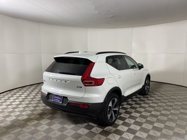 2024 Volvo XC40 Plus Dark Theme