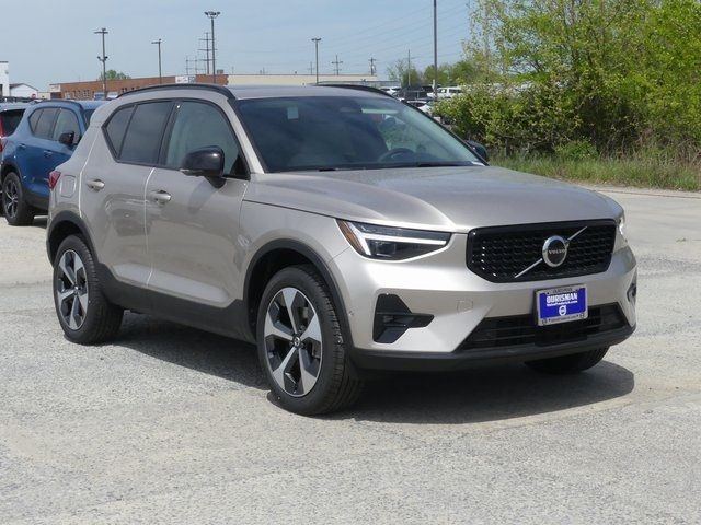 2024 Volvo XC40 Plus Dark Theme