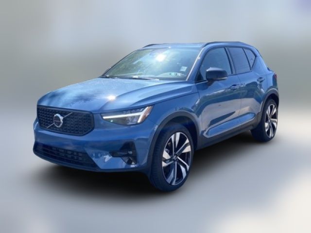 2024 Volvo XC40 Plus Dark Theme