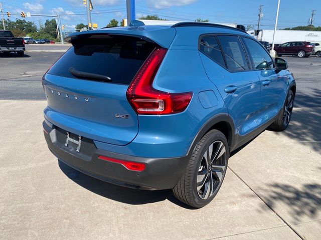 2024 Volvo XC40 Plus Dark Theme