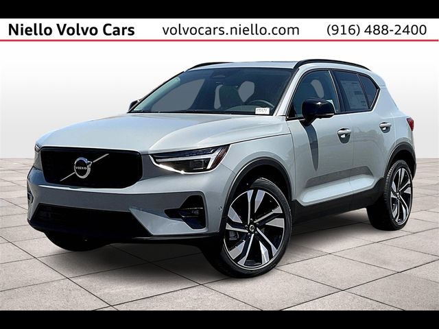 2024 Volvo XC40 Plus Dark Theme