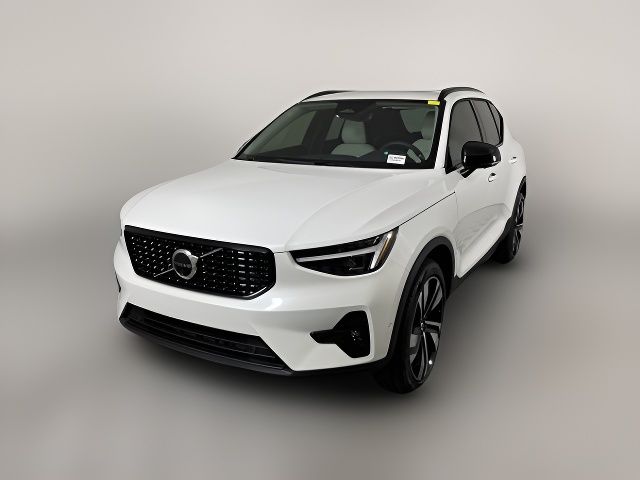 2024 Volvo XC40 Plus Dark Theme