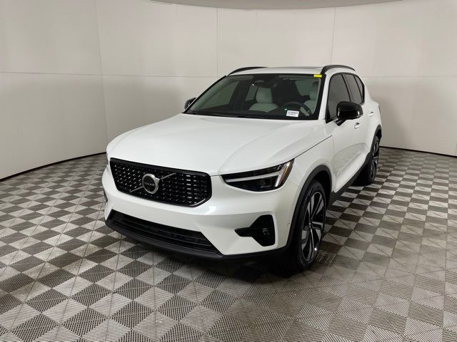 2024 Volvo XC40 Plus Dark Theme