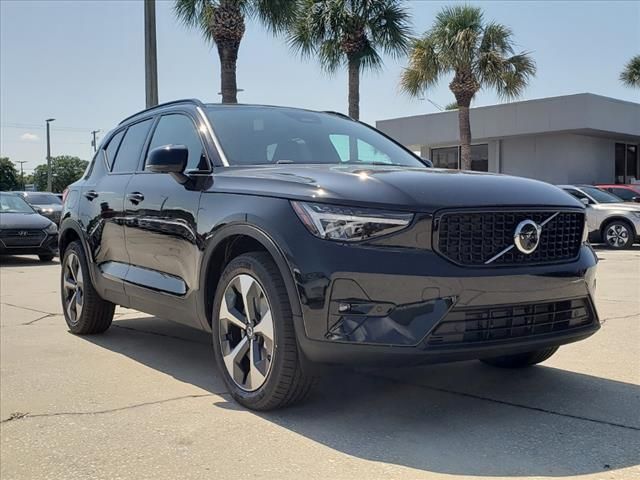 2024 Volvo XC40 Plus Dark Theme