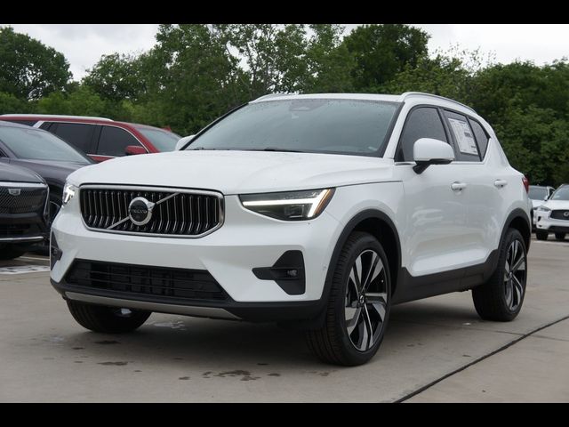 2024 Volvo XC40 Ultimate Bright Theme