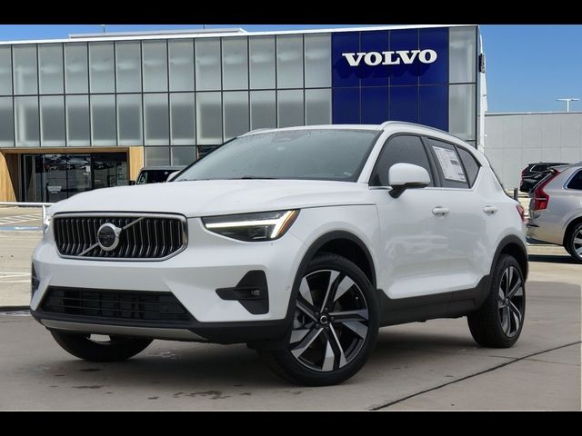 2024 Volvo XC40 Ultimate Bright Theme