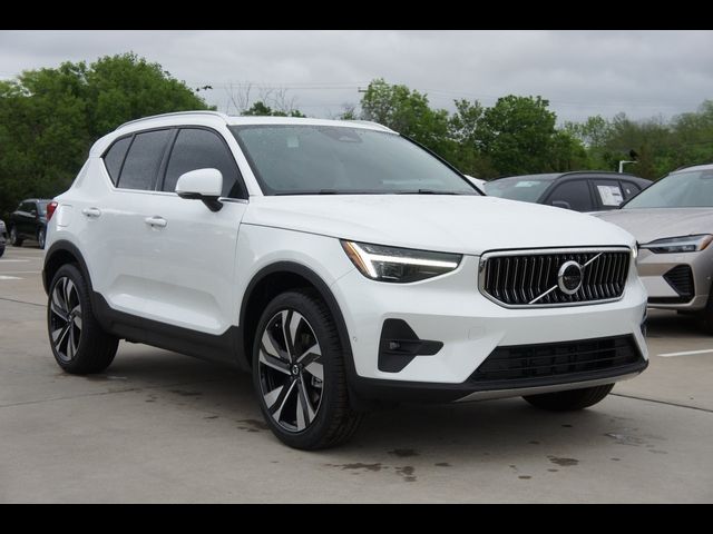 2024 Volvo XC40 Ultimate Bright Theme