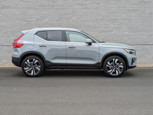 2024 Volvo XC40 Ultimate Bright Theme