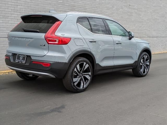 2024 Volvo XC40 Ultimate Bright Theme