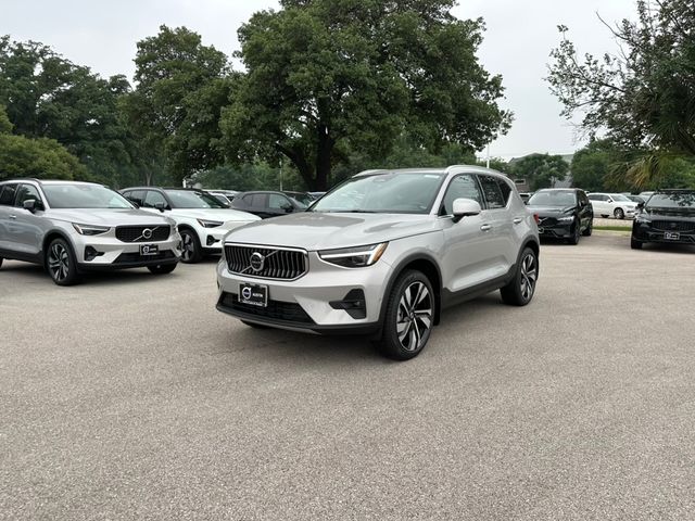 2024 Volvo XC40 Ultimate Bright Theme