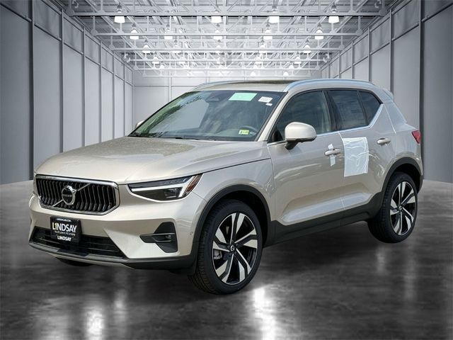 2024 Volvo XC40 Ultimate Bright Theme