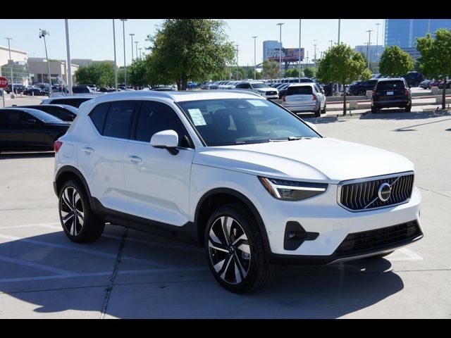 2024 Volvo XC40 Ultimate Bright Theme