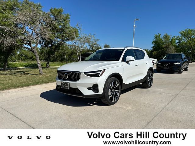 2024 Volvo XC40 Ultimate Bright Theme