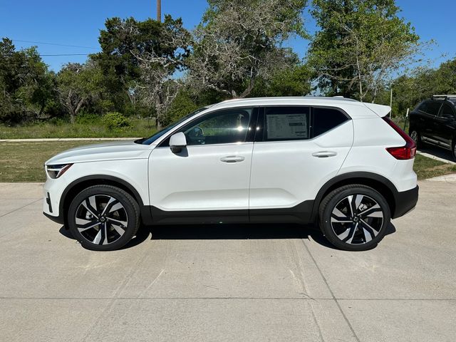 2024 Volvo XC40 Ultimate Bright Theme