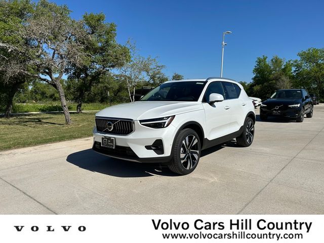 2024 Volvo XC40 Ultimate Bright Theme