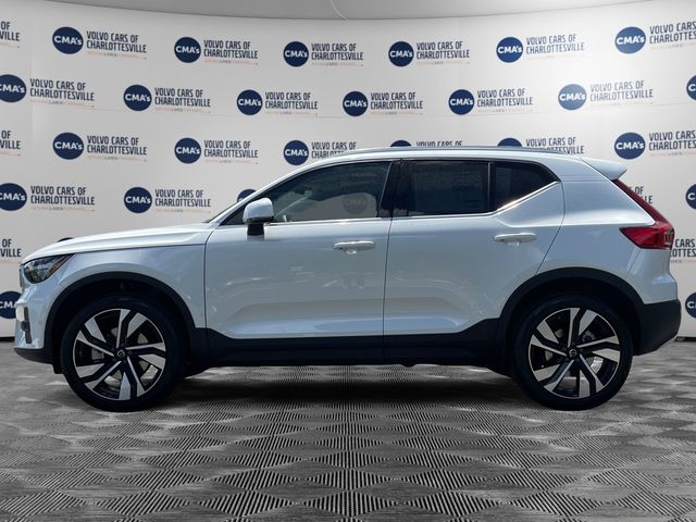 2024 Volvo XC40 Ultimate Bright Theme