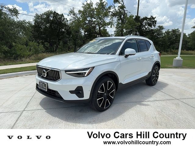 2024 Volvo XC40 Ultimate Bright Theme