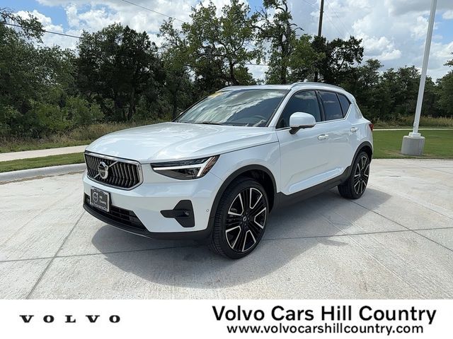 2024 Volvo XC40 Ultimate Bright Theme