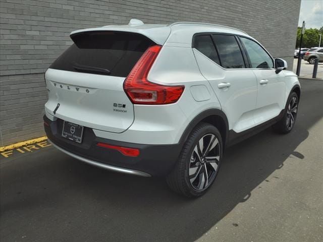 2024 Volvo XC40 Ultimate Bright Theme