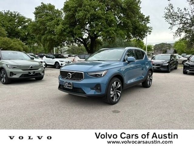 2024 Volvo XC40 Ultimate Bright Theme