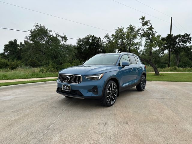 2024 Volvo XC40 Ultimate Bright Theme