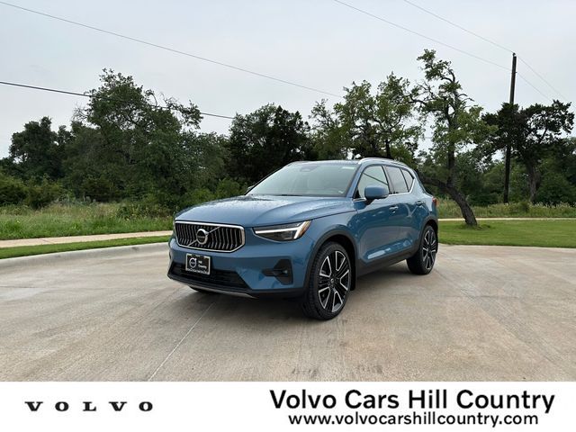 2024 Volvo XC40 Ultimate Bright Theme