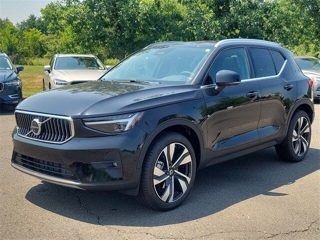 2024 Volvo XC40 Ultimate Bright Theme