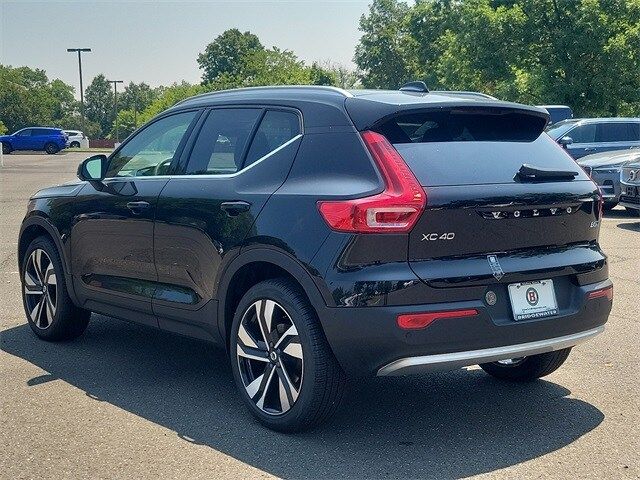 2024 Volvo XC40 Ultimate Bright Theme