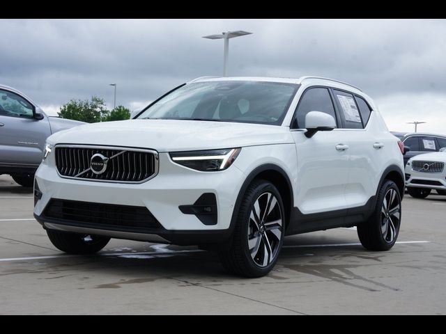 2024 Volvo XC40 Ultimate Bright Theme