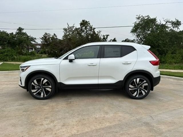 2024 Volvo XC40 Ultimate Bright Theme