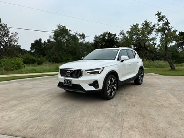 2024 Volvo XC40 Ultimate Bright Theme