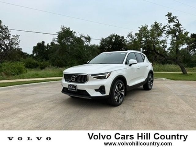 2024 Volvo XC40 Ultimate Bright Theme