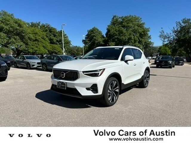 2024 Volvo XC40 Ultimate Bright Theme