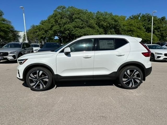 2024 Volvo XC40 Ultimate Bright Theme